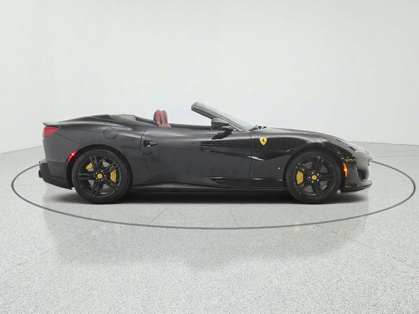 Used 2020 Ferrari Portofino RWD image 4