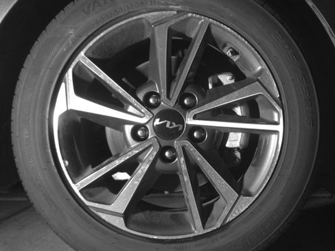 Used 2024 Kia Forte LXS image 13