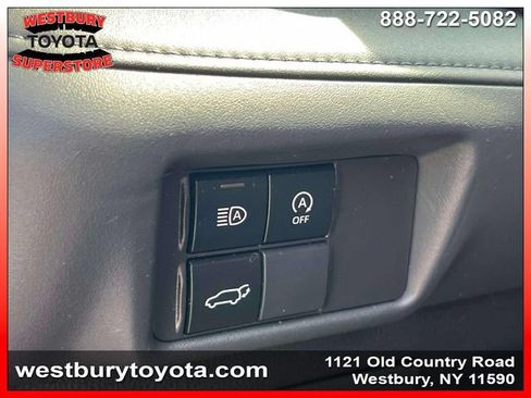 Used 2023 Toyota Highlander XLE AWD/4WD image 25