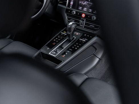 New 2026 Porsche Macan image 32
