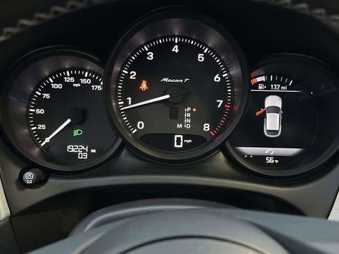 Used 2023 Porsche Macan Turbo image 28