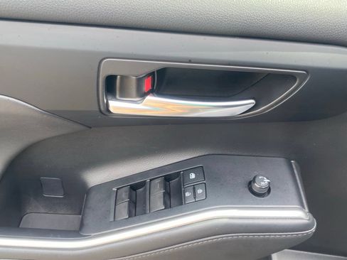 Used 2022 Toyota Highlander XSE AWD/4WD image 24