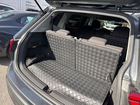 Used 2018 Volkswagen Tiguan S image 14