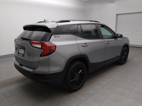 Used 2024 GMC Terrain SLE w/ Driver Convenience Package FWD image 9
