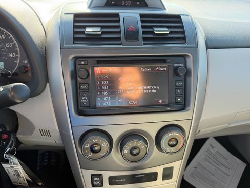 Used 2013 Toyota Corolla LE FWD image 10