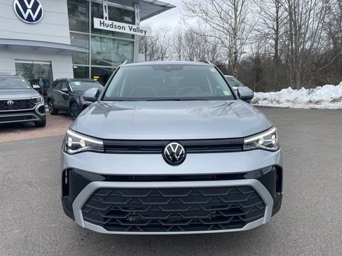 Certified 2025 Volkswagen Taos SE w/ Panoramic Sunroof Package image 6