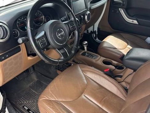 Used 2017 Jeep Wrangler Unlimited Rubicon w/ Connectivity Group AWD/4WD image 7