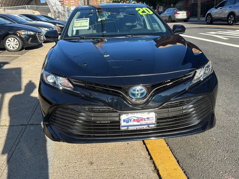 Used 2020 Toyota Camry LE image 31