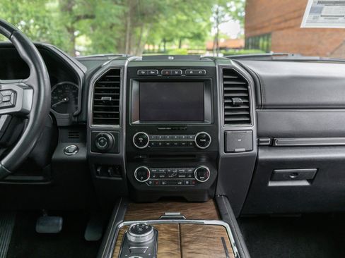 Used 2018 Ford Expedition Max Platinum AWD/4WD image 7