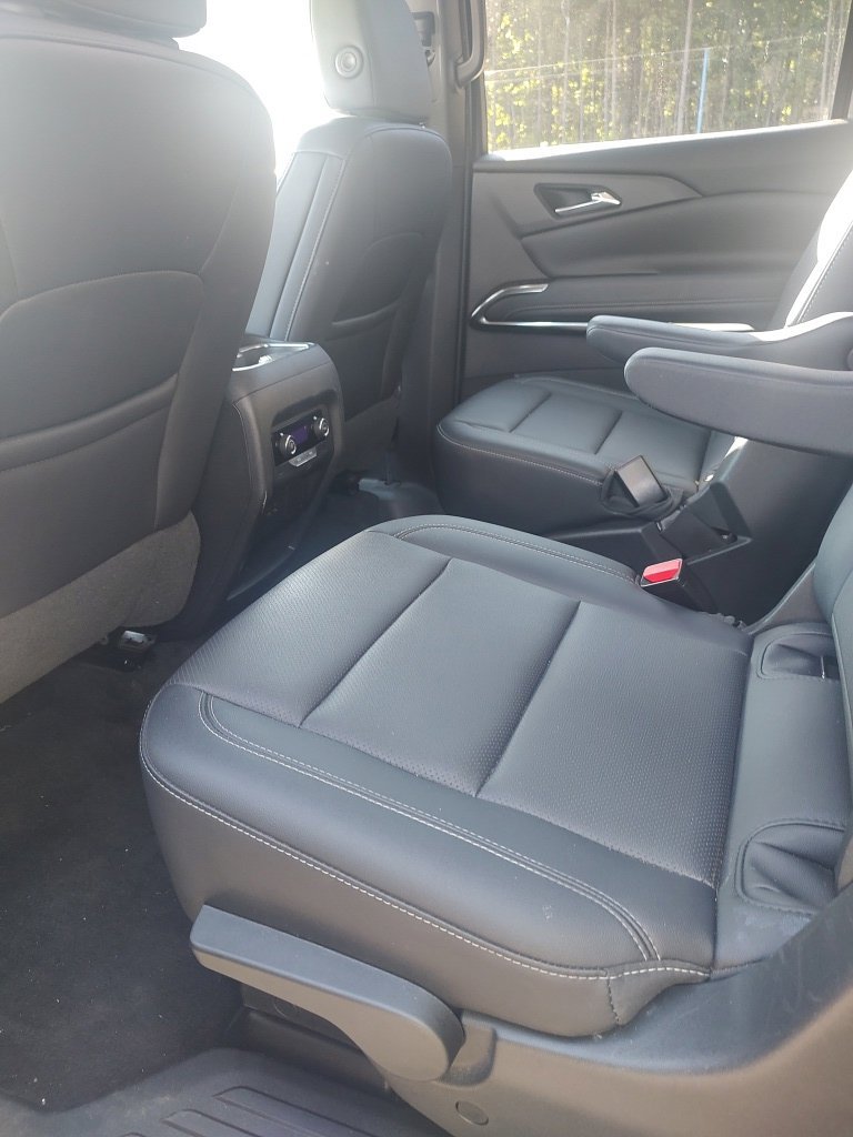 Used 2025 Chevrolet Traverse LT FWD image 6