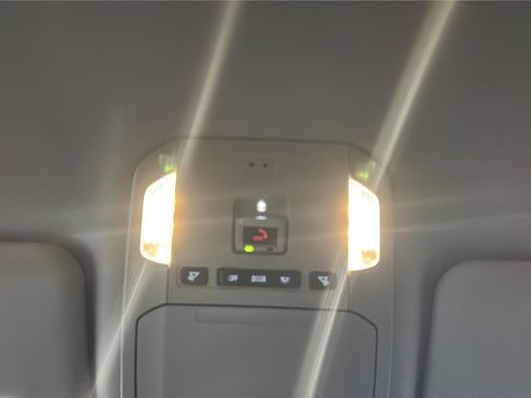 Used 2023 Toyota Highlander LE image 11