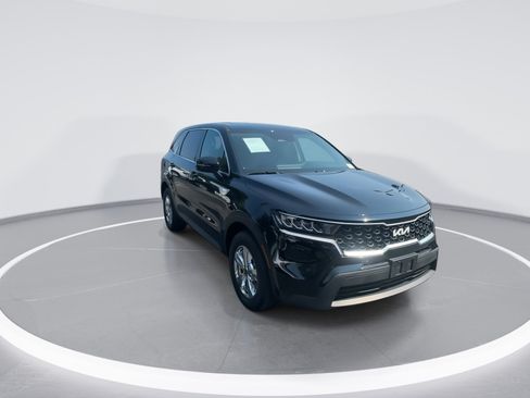 Used 2023 Kia Sorento LX FWD image 2