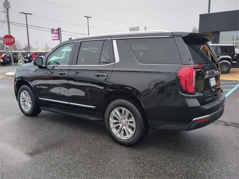 Used 2024 GMC Yukon SLT w/ SLT Luxury Package image 6