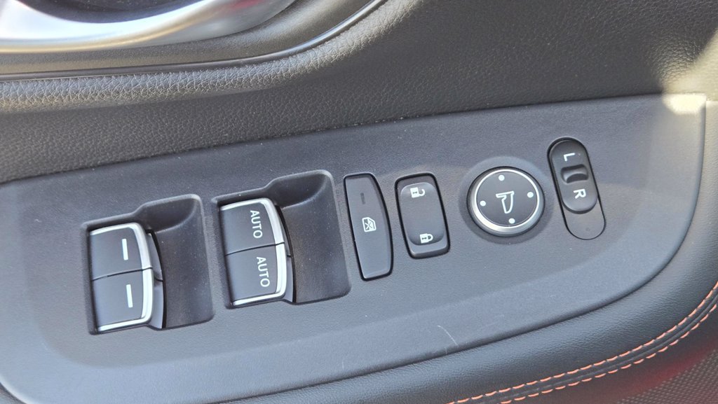 Used 2025 Honda HR-V Sport image 16