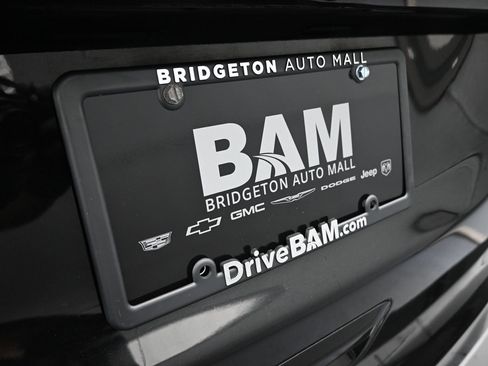 Used 2024 Chrysler Pacifica Touring-L FWD image 26