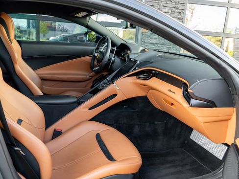Used 2021 Ferrari Roma RWD image 30