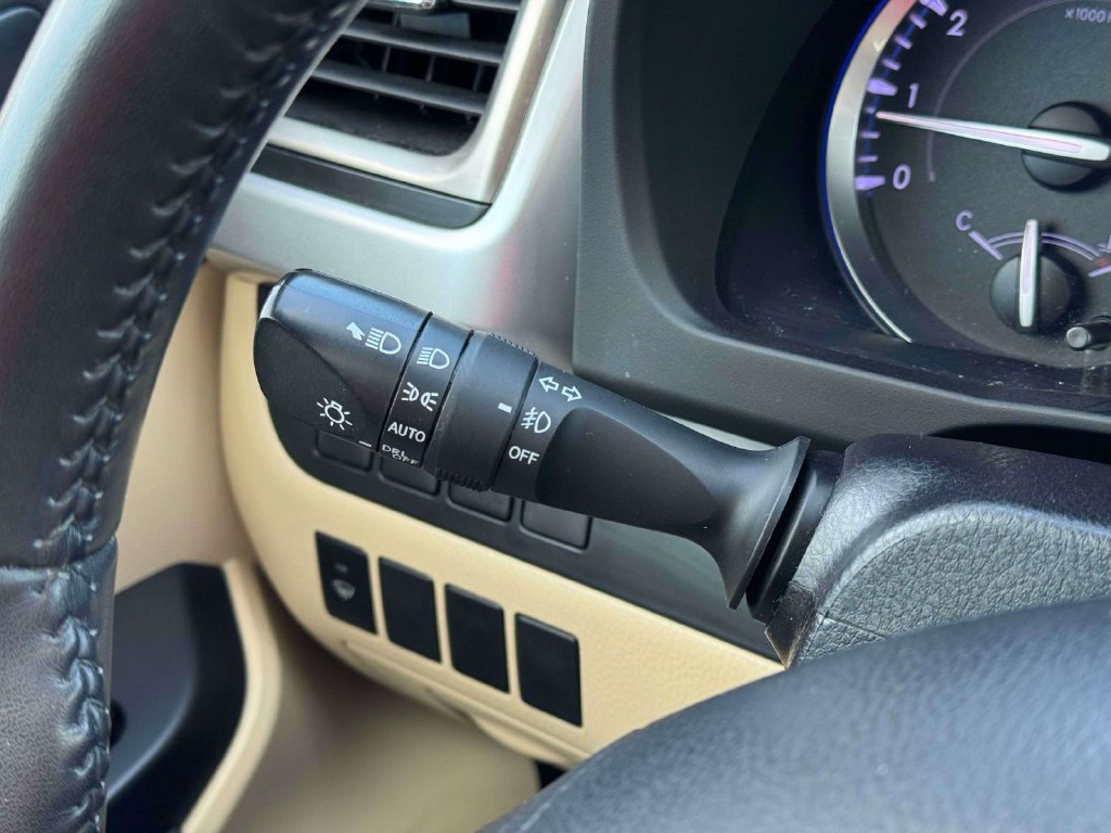 Used 2019 Toyota Highlander XLE AWD/4WD image 23