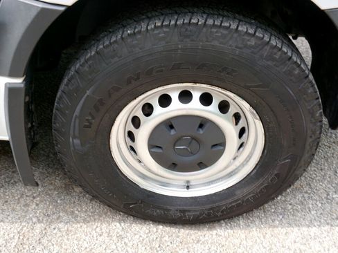 Used 2015 Freightliner Sprinter 2500 image 12