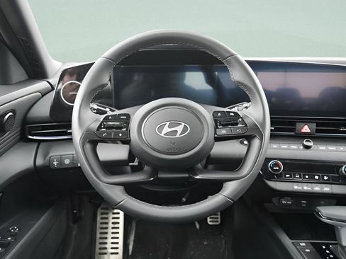 Certified 2025 Hyundai Elantra SEL FWD image 15