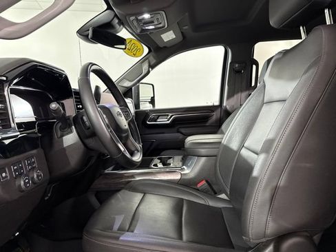 Used 2024 Chevrolet Silverado 2500 LTZ w/ LTZ Plus Package AWD/4WD image 17