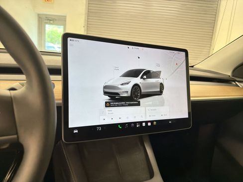 Used 2024 Tesla Model Y 2WD image 22