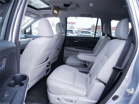 Used 2019 Honda Pilot Touring image 17