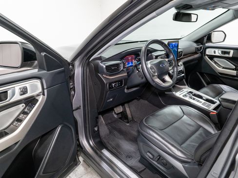 Used 2024 Ford Explorer Limited w/ Limited Technology Package image 12