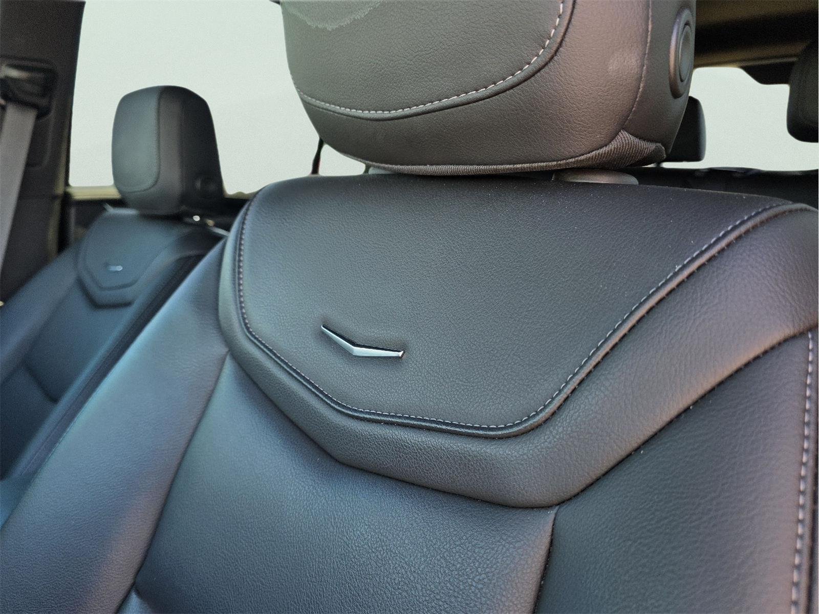 Used 2024 Cadillac XT6 Luxury w/ LPO, Floor Liner Package FWD image 23