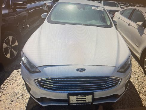 Used 2020 Ford Fusion SE image 8