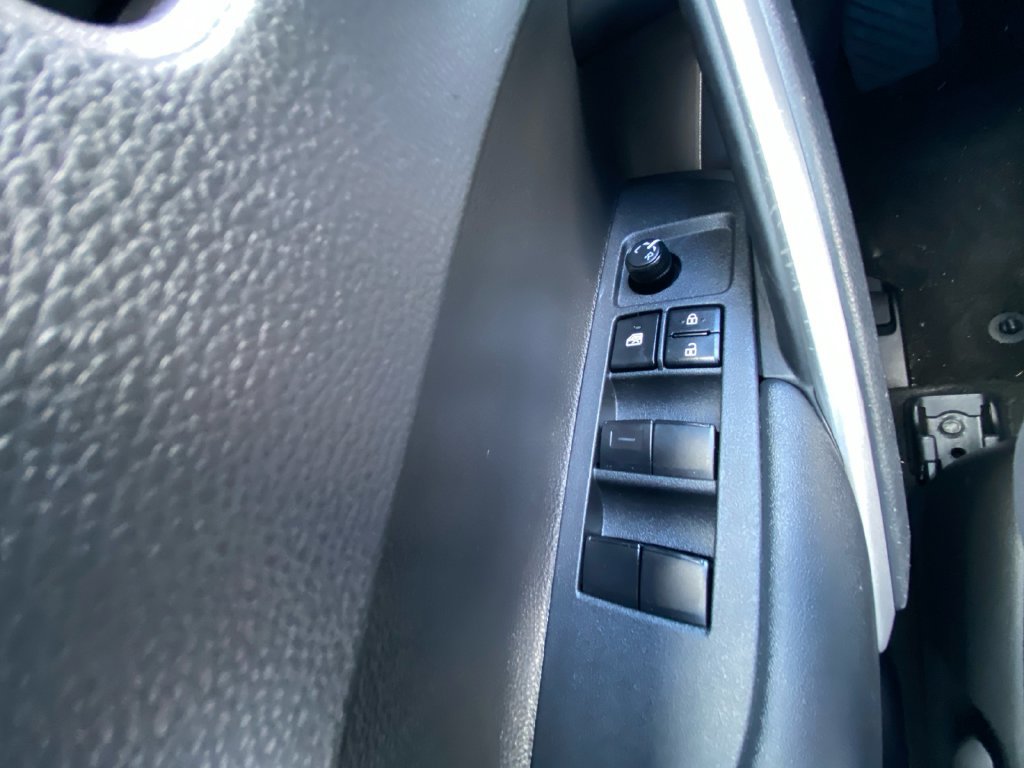 Used 2023 Toyota Corolla Cross LE AWD/4WD image 17