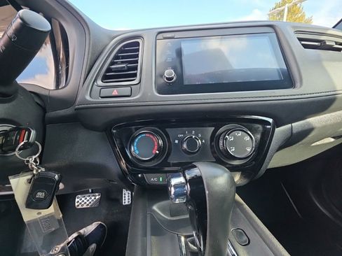 Used 2020 Honda HR-V Sport image 16