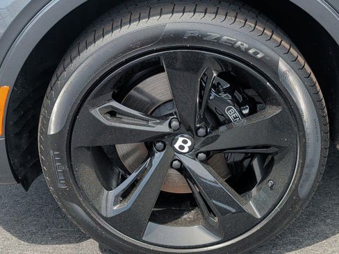 Used 2022 Bentley Bentayga AWD/4WD image 6