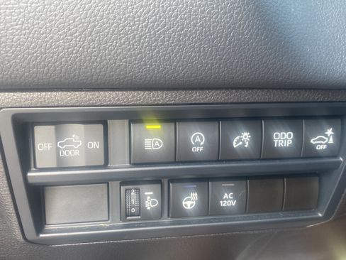 Used 2026 Toyota Tundra Limited AWD/4WD image 28