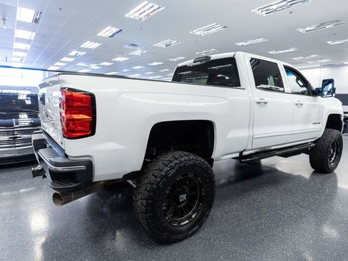 Used 2019 Chevrolet Silverado 2500 LT AWD/4WD image 5