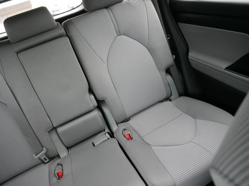 Used 2021 Toyota Highlander LE AWD/4WD image 14