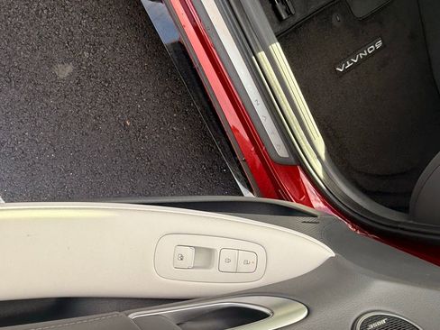 New 2025 Hyundai Sonata Limited image 31