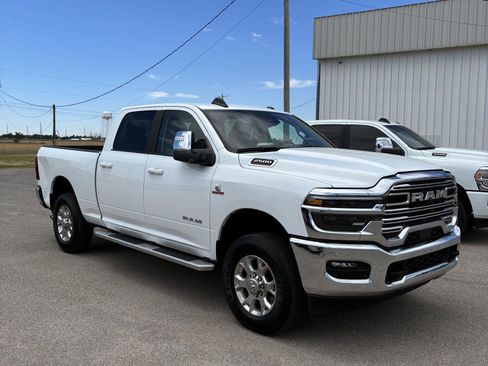 Used 2026 RAM 2500 Laramie AWD/4WD image 11