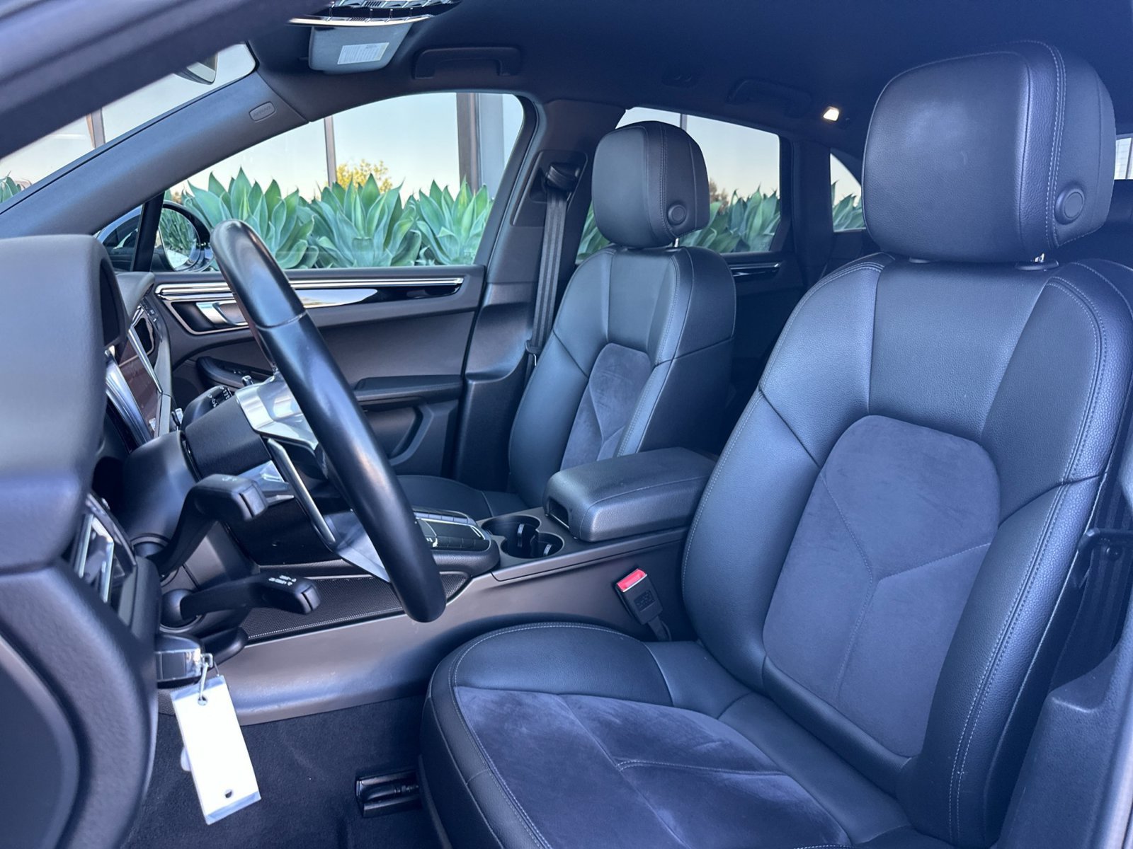 Certified 2020 Porsche Macan AWD/4WD image 6