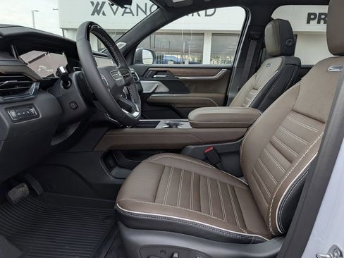 New 2026 GMC Acadia Denali Ultimate w/ LPO, Floor Liner Package AWD/4WD image 24