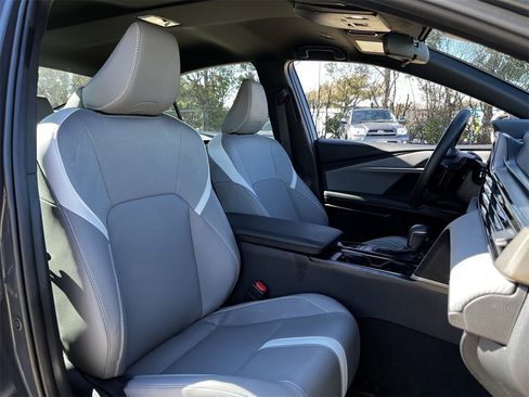 Used 2025 Toyota Camry SE image 24