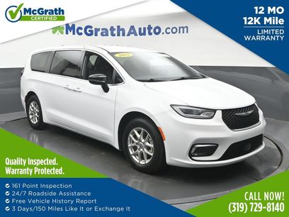 Used 2025 Chrysler Pacifica Select