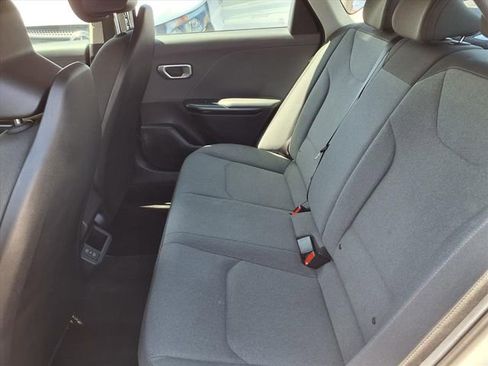 Used 2025 Kia K4 LXS image 8