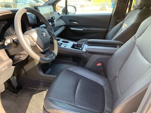 Used 2024 Toyota Sienna XLE Woodland Edition AWD/4WD image 11