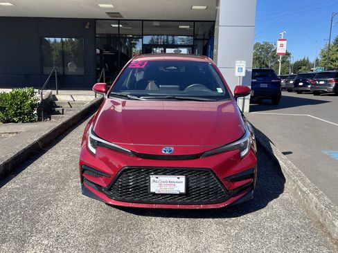 Certified 2024 Toyota Corolla SE w/ SE Package FWD image 2