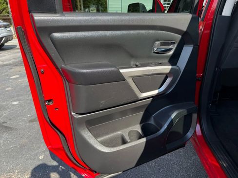 Used 2021 Nissan Titan SV w/ SV Convenience Package image 28