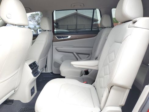 Used 2024 Volkswagen Atlas SE FWD image 11