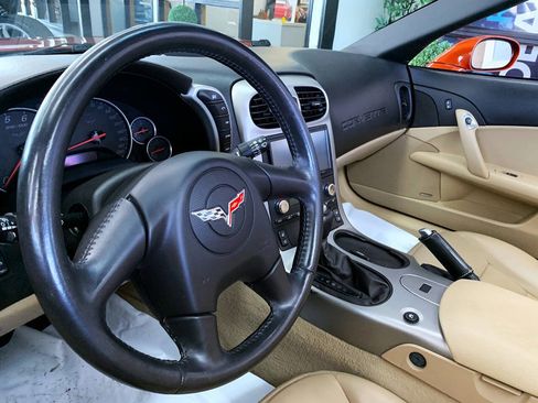 Used 2005 Chevrolet Corvette Convertible w/ Preferred Equipment Group RWD image 9