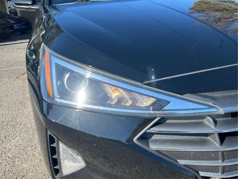 Used 2020 Hyundai Elantra SEL image 11