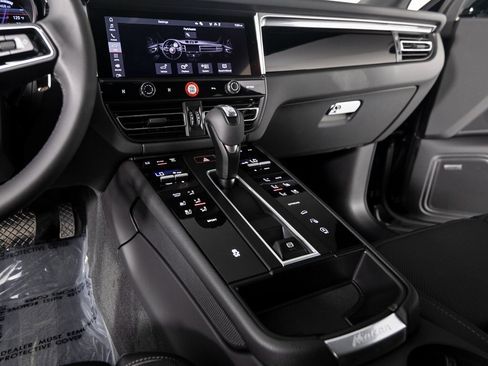 New 2026 Porsche Macan image 34