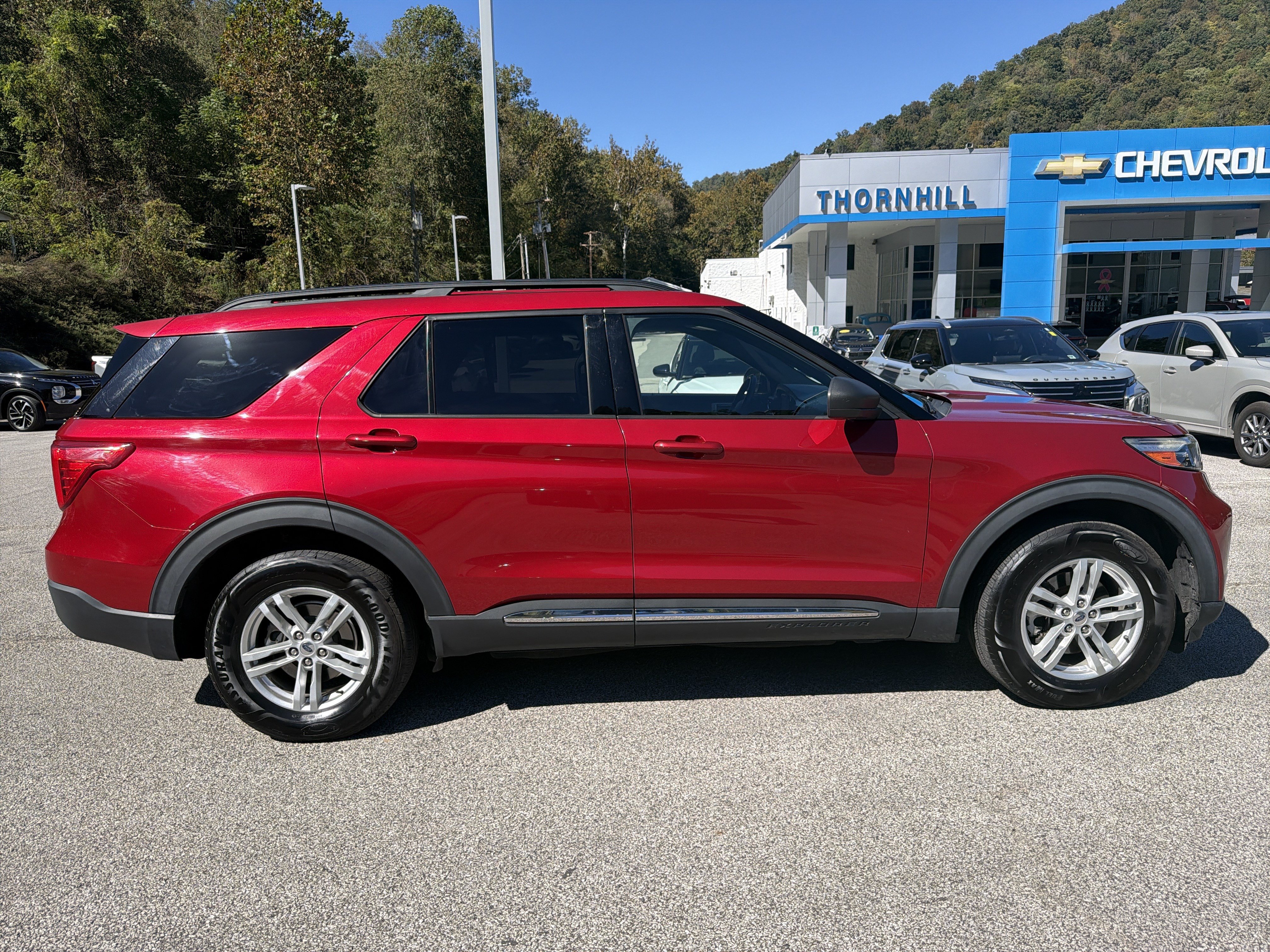 Used 2020 Ford Explorer XLT w/ Equipment Group 202A AWD/4WD image 9